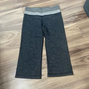 Lululemon crops size 6